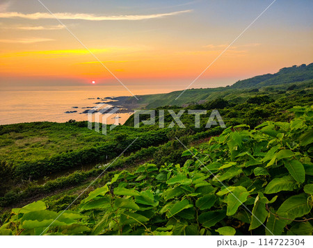 男鹿半島の夕暮れ 114722304