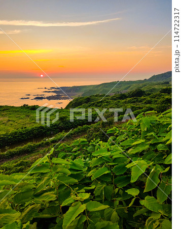 男鹿半島の夕暮れ 114722317