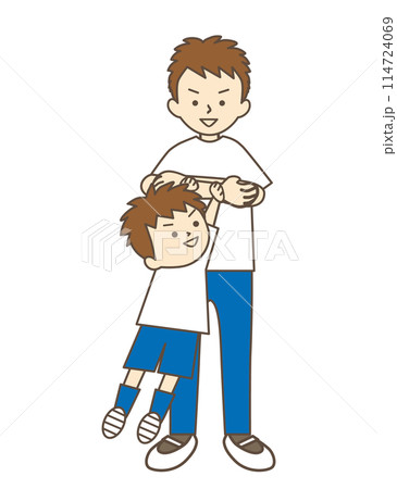 親子体操でお父さんの腕をつかんでぶら下がる男の子 114724069