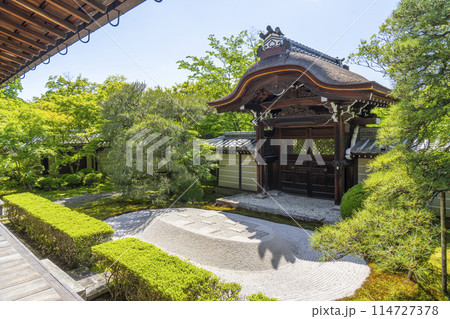 京都 永観堂(禅林寺) 砂壇と唐門 京都 永観堂(禅林寺) 砂壇と唐門 114727378