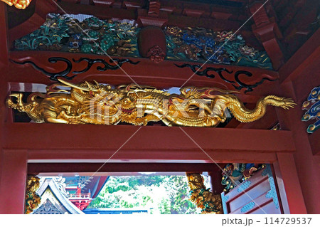 静岡浅間神社の楼門の「水呑の龍」【静岡県静岡市】 114729537