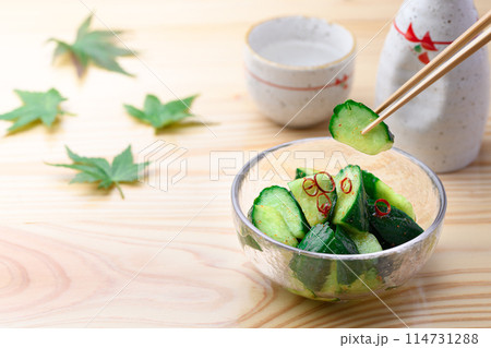 ピリ辛キュウリ 夏にぴったり ピリ辛 やみつききゅうり ( 胡瓜の浅漬け ) ピリ辛キュウリ 夏にぴったり ピリ辛 やみつききゅうり ( 胡瓜の浅漬け ) 114731288