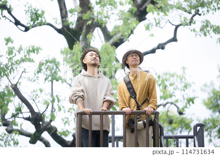 友達と行く大人の旅行　少年時代を思い出す 114731634