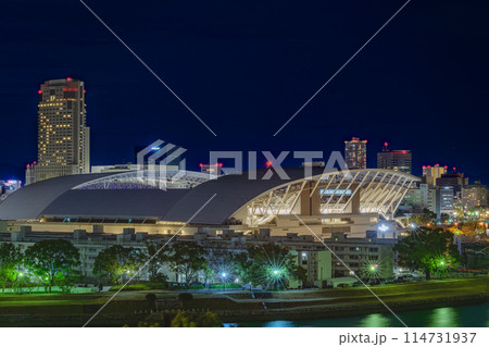 ライトアップされた夜のピースウイング広島 114731937