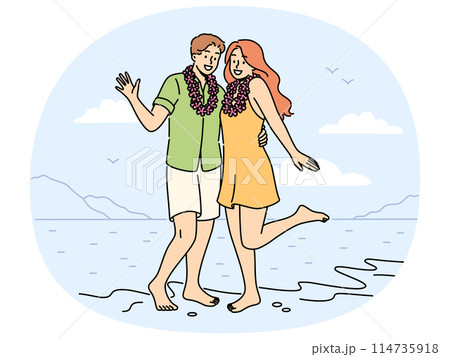 Smiling couple enjoy summer tropical vacation 114735918