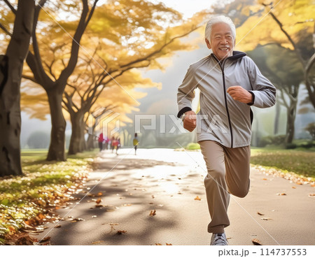ランニングをするシニア男性 ランニングをするシニア男性 114737553