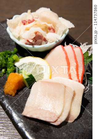 おいしい鯨三種盛り、ゆかけ、くじらベーコン、すえひろ おいしい鯨三種盛り、ゆかけ、くじらベーコン、すえひろ 114737860