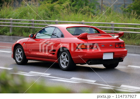 赤いスポーツカー　イメージ 114737927