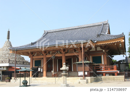 京都市中京区にある壬生寺の本堂 114738697
