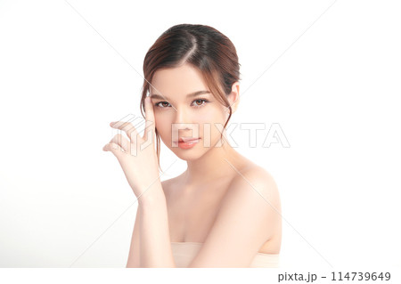 Beautiful young asian woman with clean fresh skin on white background, Face care, Facial treatment, Cosmetology, beauty and spa, Asian women portrait. 114739649