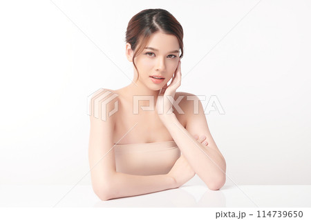 Beautiful young asian woman with clean fresh skin on white background, Face care, Facial treatment, Cosmetology, beauty and spa, Asian women portrait. 114739650