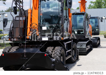 Fleet of heavy construction excavators 114740313