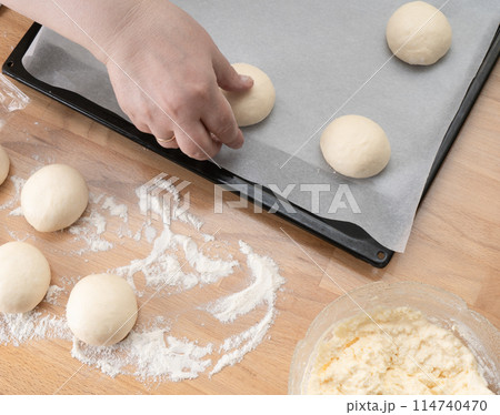 ring of dough with quark in the middle. baking at home, Ball dough with cottage cheese ring of dough with quark in the middle. baking at home, Ball dough with cottage cheese 114740470