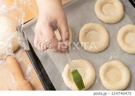 ring of dough with quark in the middle. baking at home, Ball dough with cottage cheese ring of dough with quark in the middle. baking at home, Ball dough with cottage cheese 114740472