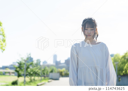 若い女性の美容ポートレート 114743625