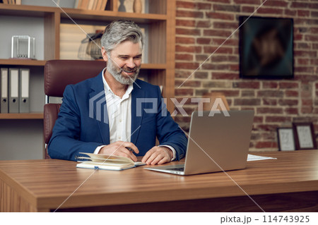 Professional man counselor leveraging internet platforms for therapy sessions Professional man counselor leveraging internet platforms for therapy sessions 114743925