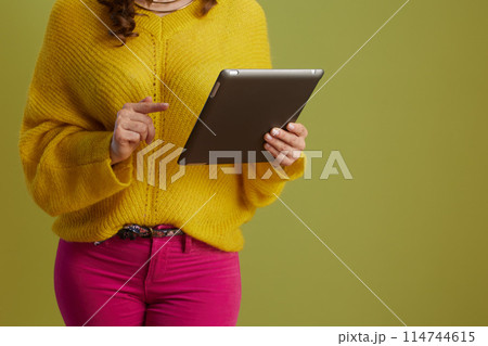 Closeup on healthy woman isolated on green 114744615