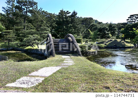 国指定文化財  養翠園(ようすいえん）の太鼓橋　和歌山市　 114744731