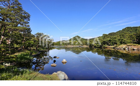 国指定文化財 養翠園(ようすいえん)の海水の池 大名庭園 和歌山市 国指定文化財 養翠園(ようすいえん)の海水の池 大名庭園 和歌山市 114744810