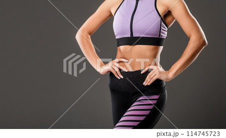 女性のボディイメージ、ビキニ 114745723