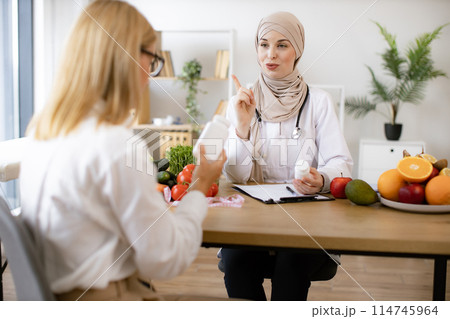 Mature Caucasian lady receives consultation on healthy eating. 114745964