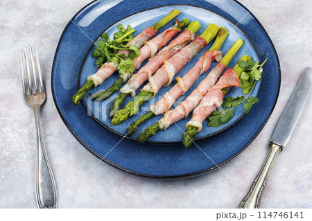 Asparagus baked with bacon and spices 114746141