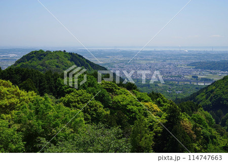 湯の山かもしか大橋から東方・伊勢湾方面を望む（三重県・菰野町） 114747663