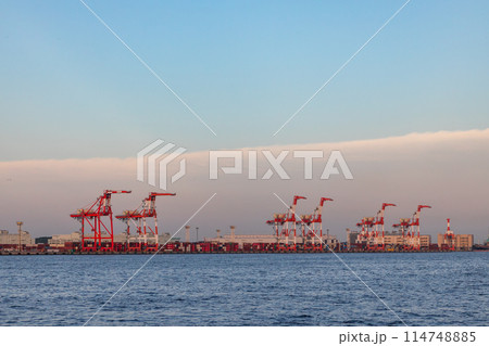 東京湾のクレーン 114748885