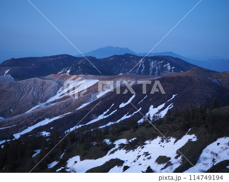 日の出前の草津白根山 1 日の出前の草津白根山 1 114749194