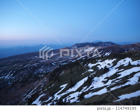 日の出前の草津白根山 2 日の出前の草津白根山 2 114749195