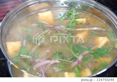 季節の食材ハマアザミの味噌汁 114750249