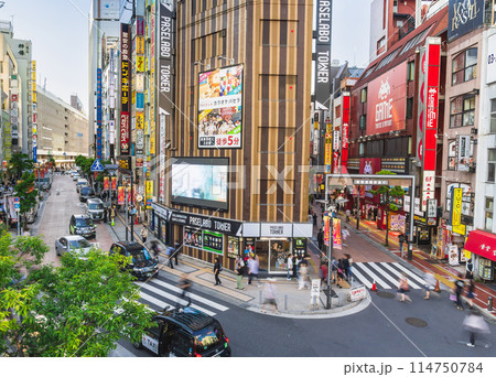 新宿駅東南口 114750784