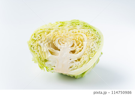 ハーフカットしたキャベツの断面 ハーフカットしたキャベツの断面 114750986