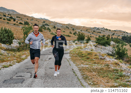 A Couple's Energizing Morning Run in the Mountains 114751102