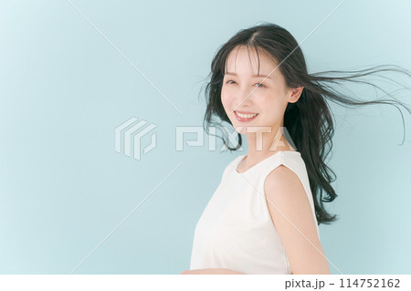爽やかな女性 114752162