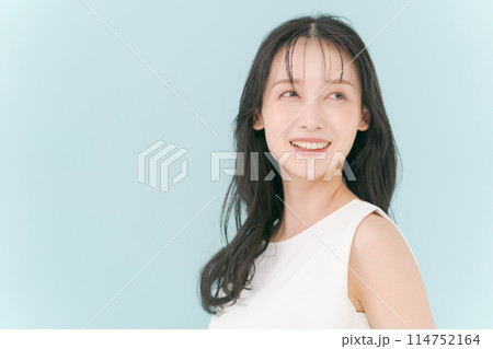 爽やかな女性 114752164