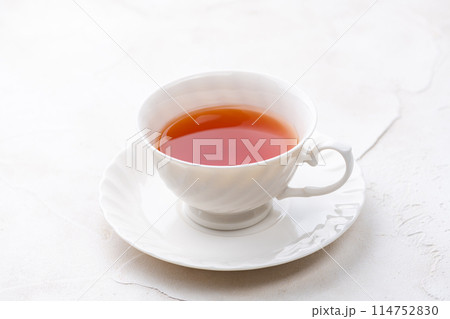 白いカップに入った紅茶 114752830