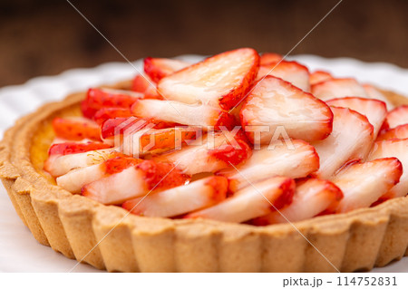 苺のタルトケーキのクローズアップ 114752831