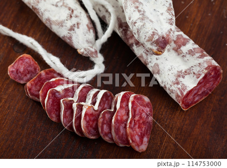 Slicing delicious Spanish smoked sausage fuete Slicing delicious Spanish smoked sausage fuete 114753000