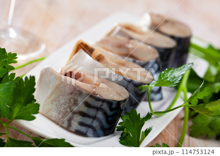 Tasty slices of lightly salted mackerel with greens 114753124