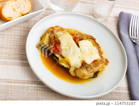 Layered eggplants with cheese and ground meat 114753287