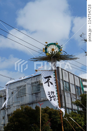 沖縄の旗頭が練り歩く 沖縄の旗頭が練り歩く 114754728