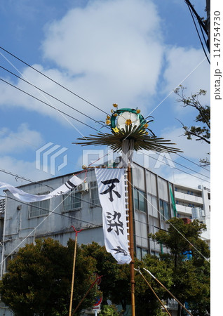 沖縄の旗頭が練り歩く 沖縄の旗頭が練り歩く 114754730