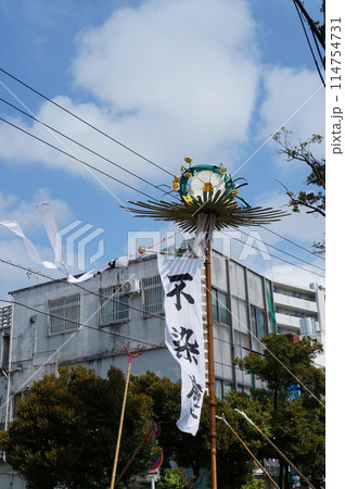 沖縄の旗頭が練り歩く 沖縄の旗頭が練り歩く 114754731