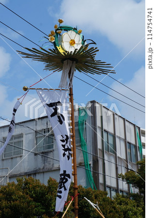 沖縄の旗頭が練り歩く 沖縄の旗頭が練り歩く 114754741