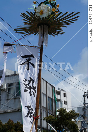 沖縄の旗頭が練り歩く 沖縄の旗頭が練り歩く 114754751