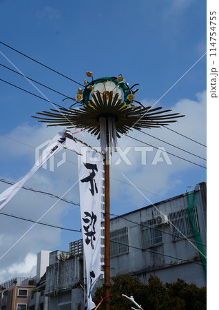 沖縄の旗頭が練り歩く 沖縄の旗頭が練り歩く 114754755