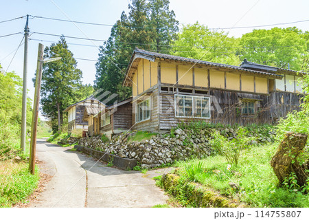 世界遺産「佐渡島（さど）の金山」　重文景「佐渡西三川の砂金山由来の農山村景観」　金子勘三郎家住宅 114755807