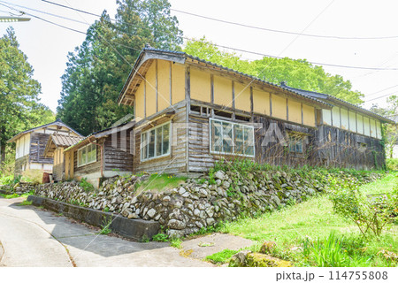 世界遺産「佐渡島(さど)の金山」 重文景「佐渡西三川の砂金山由来の農山村景観」 金子勘三郎家住宅 世界遺産「佐渡島(さど)の金山」 重文景「佐渡西三川の砂金山由来の農山村景観」 金子勘三郎家住宅 114755808