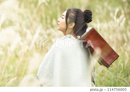 若い女性ポートレート 若い女性ポートレート 114756005